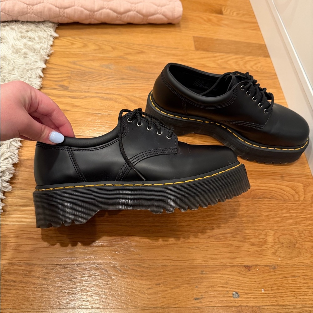Doc marten black shoes. Like brand new condition - Picture 4 of 4
